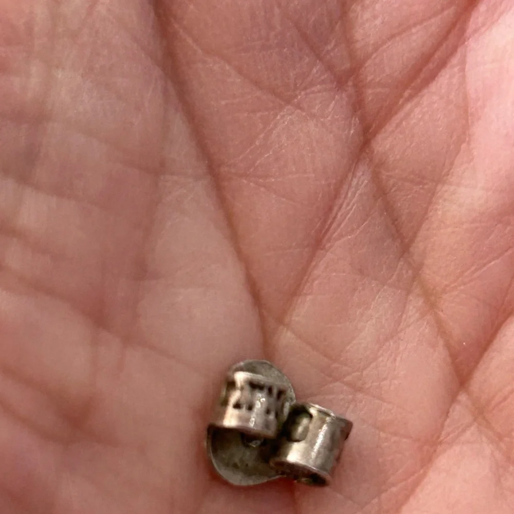 Very Unique Vintage Amethyst Dangle Earrings - Picture 4 of 14